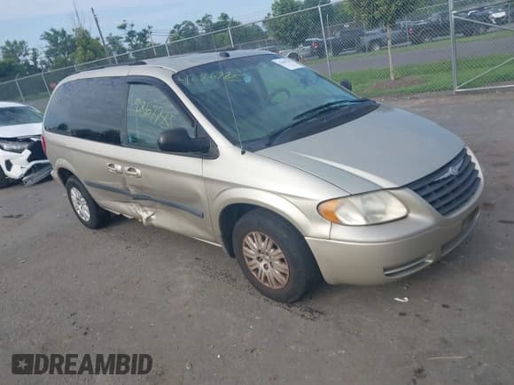 ✅ 2005 Chrysler Town & Country • VIN: 1C4GP45R35B391441 • Lot: 42867785. Listed on IAAI with 266,017 mi. Free auction sales archive from the USA and detailed vehicle history report at DreamBid. Image 1.