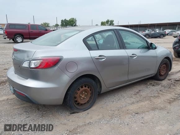 ✅ 2010 Mazda 3 i Touring • VIN: JM1BL1SG2A1295369 • Lot: 43159194. Wystawiony na IAAI z przebiegiem 178 486 mil. Bezpłatny archiwum sprzedaży aukcyjnych z USA i szczegółowy raport historii pojazdu na DreamBid. Zdjęcie 4.