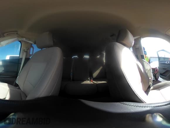 ✅ 2024 Ford Explorer • VIN: 1FMSK7BH4RGA25692 • Lot: 41668390. Wystawiony na IAAI z przebiegiem 13 706 mil. Bezpłatny archiwum sprzedaży aukcyjnych z USA i szczegółowy raport historii pojazdu na DreamBid. Zdjęcie 18.