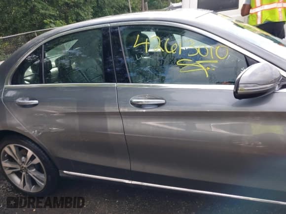 ✅ 2021 Mercedes-Benz C 300 • VIN: W1KWF8EB0MR637737 • Lot: 42613010. Wystawiony na IAAI z przebiegiem 71 368 mil. Bezpłatny archiwum sprzedaży aukcyjnych z USA i szczegółowy raport historii pojazdu na DreamBid. Zdjęcie 13.