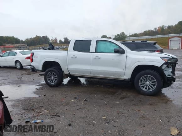 ✅ 2026 Chevrolet Colorado 4WD LT • VIN: 1GCPTCEK4T1106550 • Лот: 43528495. Опубликован ранее на IAAI с пробегом 4 667 миль. Бесплатный доступ к архиву аукционных продаж из США и подробный отчёт об истории автомобиля на DreamBid. Изображение 13.