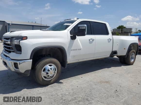 2024 Chevrolet Silverado 3500HD LTZ with VIN 1GC4YUE74RF125617, listed as a Copart auction lot 61797725 with 114,142 mi miles and Salvage title. Bid and sale history available at DreamBid. Image 1.