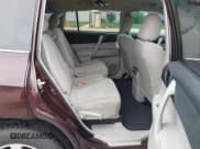 ✅ 2013 Toyota Highlander • VIN: 5TDZA3EH8DS040012 • Lot: 42782252. Wystawiony na IAAI z przebiegiem 118 961 mil. Bezpłatny archiwum sprzedaży aukcyjnych z USA i szczegółowy raport historii pojazdu na DreamBid. Zdjęcie 8.