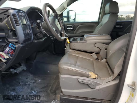 ✅ 2015 Chevrolet Silverado 2500HD Work Truck • VIN: 1GC1CUEG1FF636411 • Lot: 63371555. Wystawiony na Copart z przebiegiem 68 441 mil. Bezpłatny archiwum sprzedaży aukcyjnych z USA i szczegółowy raport historii pojazdu na DreamBid. Zdjęcie 7.