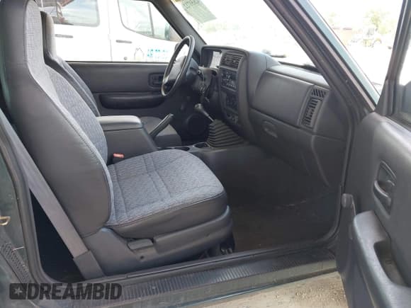 ✅ 2000 Jeep Cherokee SE • VIN: 1J4FT27P0YL185249 • Lot: 42650722. Wystawiony na IAAI z przebiegiem 129 092 mil. Bezpłatny archiwum sprzedaży aukcyjnych z USA i szczegółowy raport historii pojazdu na DreamBid. Zdjęcie 5.