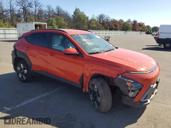2025 Hyundai Kona SEL with VIN KM8HBCAB4SU199432, listed as a Copart auction lot 82202195 with 14,739 mi miles and Non repairable. Bid and sale history available at DreamBid. Image 4.