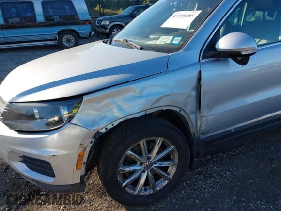 ✅ 2017 Volkswagen Tiguan Wolfsburg Edition • VIN: WVGSV7AX9HK020953 • Lot: 43595885. Listed on IAAI with 127,773 mi. Free auction sales archive from the USA and detailed vehicle history report at DreamBid. Image 6.