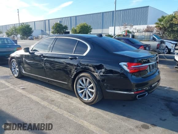 ✅ 2018 BMW 7 Series 740i • VIN: WBA7E2C51JG741492 • Lot: 43664745. Listed on IAAI with 122,800 mi. Free auction sales archive from the USA and detailed vehicle history report at DreamBid. Image 3.