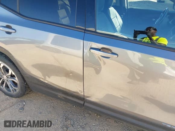 ✅ 2019 GMC Terrain SLT • VIN: 3GKALPEX7KL167184 • Lot: 43472731. Wystawiony na IAAI z przebiegiem 70 132 mil. Bezpłatny archiwum sprzedaży aukcyjnych z USA i szczegółowy raport historii pojazdu na DreamBid. Zdjęcie 19.