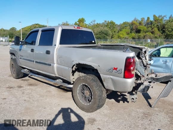 ✅ 2006 Chevrolet Silverado 2500HD LT1 • VIN: 1GCHK23236F107510 • Лот: 43625991. Опубликован ранее на IAAI с пробегом 420 541 миль. Бесплатный доступ к архиву аукционных продаж из США и подробный отчёт об истории автомобиля на DreamBid. Изображение 3.