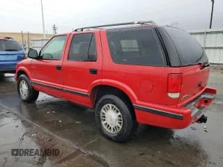 ✅ 1998 GMC Jimmy SLE • VIN: 1GKDT13W1W2508350 • Лот: 77904394. Опубликован ранее на Copart с пробегом 175 000 миль. Бесплатный доступ к архиву аукционных продаж из США и подробный отчёт об истории автомобиля на DreamBid. Изображение 2.