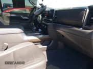 ✅ 2022 Chevrolet Silverado 1500 LT Trail Boss • VIN: 3GCUDFED3NG621160 • Lot: 41711947. Wystawiony na IAAI z przebiegiem 49 383 mil. Bezpłatny archiwum sprzedaży aukcyjnych z USA i szczegółowy raport historii pojazdu na DreamBid. Zdjęcie 5.