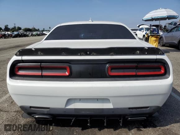 ✅ 2015 Dodge Challenger SRT 392 • VIN: 2C3CDZDJXFH769820 • Lot: 85370515. Wystawiony na Copart z przebiegiem 63 610 mil. Bezpłatny archiwum sprzedaży aukcyjnych z USA i szczegółowy raport historii pojazdu na DreamBid. Zdjęcie 6.