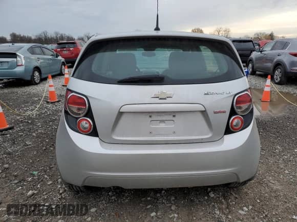 2013 Chevrolet Sonic LT с VIN 1G1JD6SB9D4252377, выставлен на аукционе Copart как лот 82039494 с пробегом 136 734 миль миль и Списание • Salvage title. История ставок и продаж доступна на DreamBid. Изображение 6.