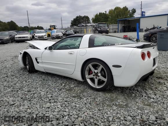 ✅ 1998 Chevrolet Corvette • VIN: 1G1YY22G8W5118626 • Lot: 80946465. Wystawiony na Copart z przebiegiem 133 198 mil mil. Skorzystaj z bezpłatnego archiwum sprzedaży aukcyjnych z USA i zobacz szczegółowy raport historii pojazdu na DreamBid. Zdjęcie 2.