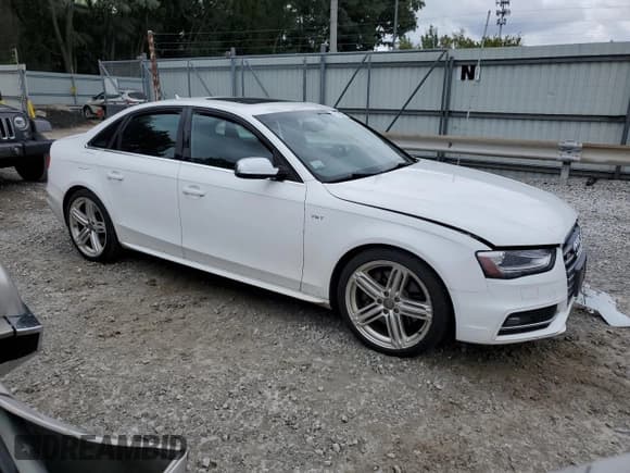 ✅ 2014 Audi S4 Premium Plus • VIN: WAUBGAFL6EA090149 • Лот: 72753574. Опубликован ранее на Copart с пробегом 114 241 миль. Бесплатный доступ к архиву аукционных продаж из США и подробный отчёт об истории автомобиля на DreamBid. Изображение 4.
