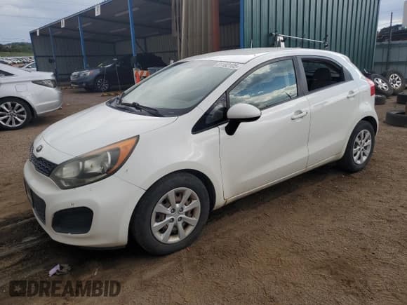 ✅ 2013 Kia Rio LX • VIN: KNADM5A32D6155600 • Лот: 81182105. Опубликован ранее на Copart с пробегом 175 018 миль. Бесплатный доступ к архиву аукционных продаж из США и подробный отчёт об истории автомобиля на DreamBid. Изображение 1.