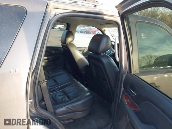 ✅ 2010 Chevrolet Tahoe LT • VIN: 1GNUKBE01AR252067 • Lot: 43724702. Wystawiony na IAAI z przebiegiem 320 934 mil. Bezpłatny archiwum sprzedaży aukcyjnych z USA i szczegółowy raport historii pojazdu na DreamBid. Zdjęcie 8.