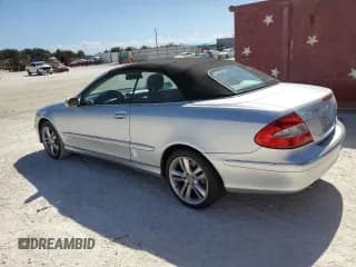 ✅ 2007 Mercedes-Benz CLK 350 • VIN: WDBTK56FX7F206030 • Lot: 77271194. Wystawiony na Copart z przebiegiem 155 157 mil. Bezpłatny archiwum sprzedaży aukcyjnych z USA i szczegółowy raport historii pojazdu na DreamBid. Zdjęcie 2.