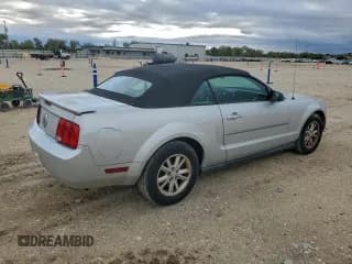 ✅ 2008 Ford Mustang Deluxe • VIN: 1ZVHT84N185137281 • Lot: 94364365. Wystawiony na Copart z przebiegiem 136 114 mil. Bezpłatny archiwum sprzedaży aukcyjnych z USA i szczegółowy raport historii pojazdu na DreamBid. Zdjęcie 3.