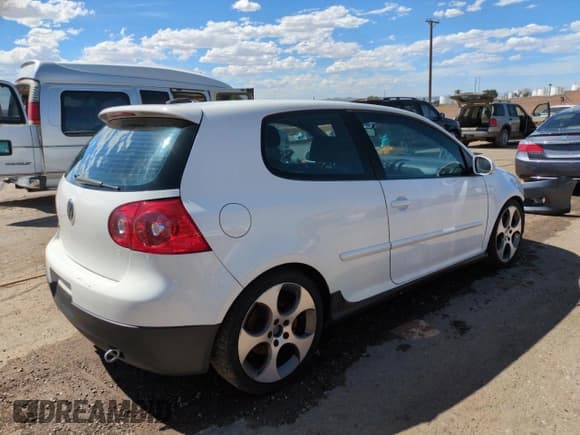 ✅ 2006 Volkswagen Golf GTI • VIN: WVWFV71K26W099995 • Lot: 67079945. Wystawiony na Copart z przebiegiem 191 159 mil. Bezpłatny archiwum sprzedaży aukcyjnych z USA i szczegółowy raport historii pojazdu na DreamBid. Zdjęcie 3.