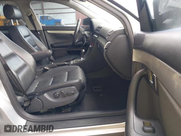 ✅ 2002 Audi A4 3.0L • VIN: WAULT68E62A132519 • Lot: 43197898. Wystawiony na IAAI z przebiegiem 165 321 mil. Bezpłatny archiwum sprzedaży aukcyjnych z USA i szczegółowy raport historii pojazdu na DreamBid. Zdjęcie 5.