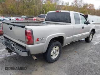 ✅ 2004 Chevrolet Silverado 1500 LS • VIN: 1GCEK19T34E240865 • Lot: 43522586. Wystawiony na IAAI z przebiegiem 194 384 mil. Bezpłatny archiwum sprzedaży aukcyjnych z USA i szczegółowy raport historii pojazdu na DreamBid. Zdjęcie 4.