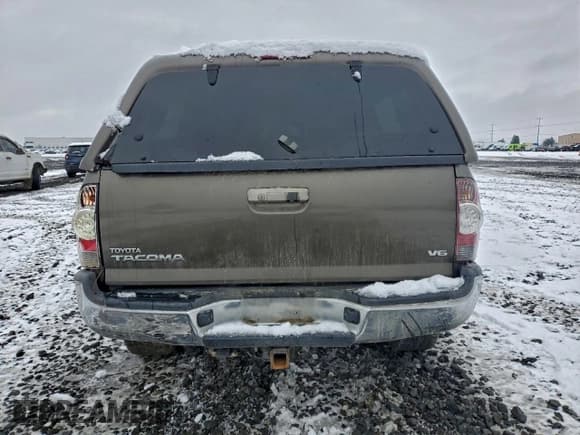 ✅ 2013 Toyota Tacoma • VIN: 3TMLU4ENXDM113292 • Lot: 93535505. Listed on Copart with 201,918 mi. Free auction sales archive from the USA and detailed vehicle history report at DreamBid. Image 6.