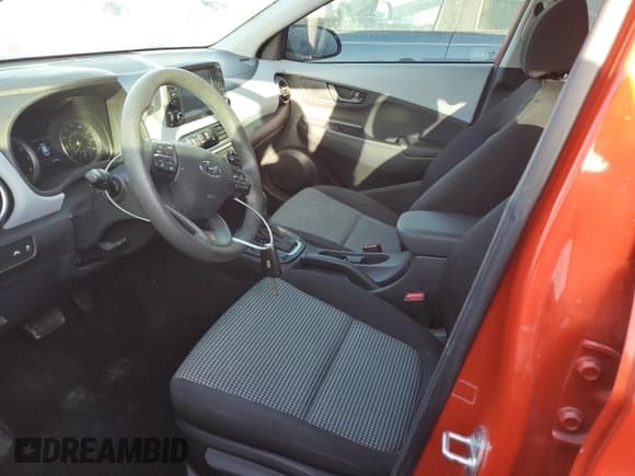 ✅ 2019 Hyundai Kona SE • VIN: KM8K12AA8KU388420 • Лот: 76146504. Опубликован ранее на Copart с пробегом 41 985 миль. Бесплатный доступ к архиву аукционных продаж из США и подробный отчёт об истории автомобиля на DreamBid. Изображение 7.