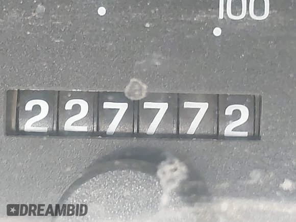 ✅ 2000 Ford F-250 XL • VIN: 1FTNX21S9YED39142 • Lot: 40612671. Wystawiony na IAAI z przebiegiem 227 772 mil. Bezpłatny archiwum sprzedaży aukcyjnych z USA i szczegółowy raport historii pojazdu na DreamBid. Zdjęcie 7.