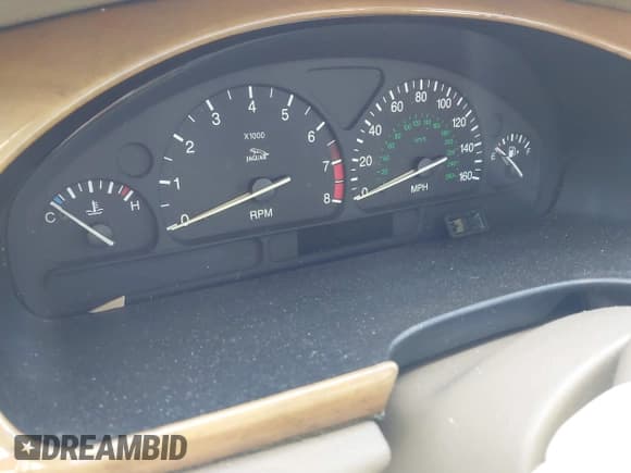 ✅ 2000 Jaguar S-Type V8 • VIN: SAJDA01D1YGL68627 • Lot: 41806134. Wystawiony na IAAI z przebiegiem Nie podano. Bezpłatny archiwum sprzedaży aukcyjnych z USA i szczegółowy raport historii pojazdu na DreamBid. Zdjęcie 7.