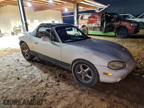 ✅ 2000 Mazda MX-5 Miata • VIN: JM1NB3531Y0150165 • Лот: 96052695. Опубликован ранее на Copart с пробегом 232 433 миль. Бесплатный доступ к архиву аукционных продаж из США и подробный отчёт об истории автомобиля на DreamBid. Изображение 4.