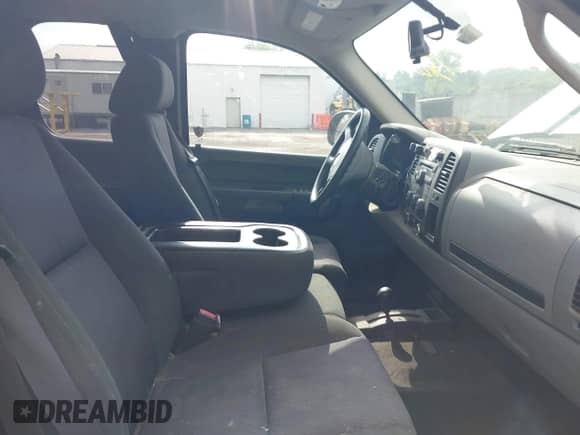 ✅ 2011 Chevrolet Silverado 1500 LS • VIN: 1GCRKREA0BZ168694 • Lot: 42818631. Wystawiony na IAAI z przebiegiem 405 702 mil mil. Skorzystaj z bezpłatnego archiwum sprzedaży aukcyjnych z USA i zobacz szczegółowy raport historii pojazdu na DreamBid. Zdjęcie 5.