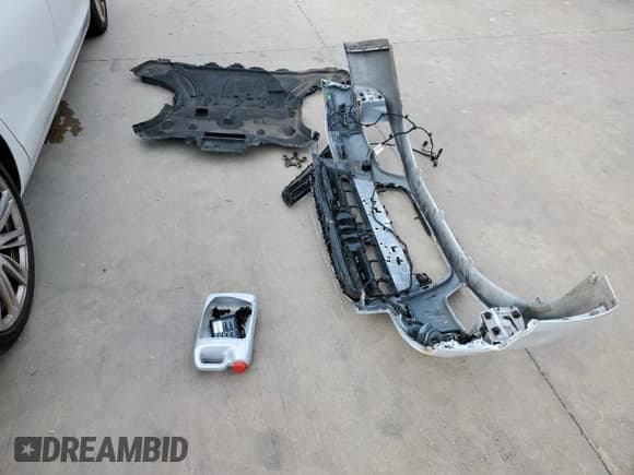 ✅ 2014 Audi A8 3.0T • VIN: WAURGAFD1EN013057 • Лот: 61161595. Опубликован ранее на Copart с пробегом 103 560 миль. Бесплатный доступ к архиву аукционных продаж из США и подробный отчёт об истории автомобиля на DreamBid. Изображение 12.