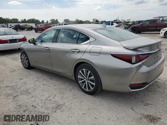 ✅ 2020 Lexus ES 300h • VIN: 58AD21B12LU010151 • Лот: 71136655. Опубликован ранее на Copart с пробегом 35 673 миль. Бесплатный доступ к архиву аукционных продаж из США и подробный отчёт об истории автомобиля на DreamBid. Изображение 2.