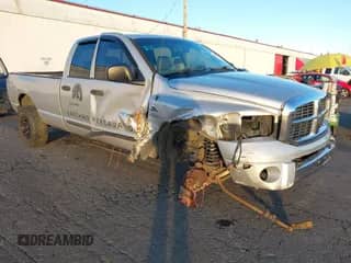 2006 Dodge 3500 SLT z VIN 3D7LX38C06G263107, wystawiony jako IAAI lot #41248069 z przebiegiem 213 631 mil mil oraz . Historia ofert i sprzedaży dostępna na DreamBid. Obrazek 1.