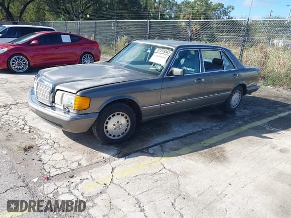 ✅ 1988 Mercedes-Benz 420 SEL • VIN: WDBCA35D5JA397688 • Lot: 43510629. Wystawiony na IAAI z przebiegiem 210 246 mil. Bezpłatny archiwum sprzedaży aukcyjnych z USA i szczegółowy raport historii pojazdu na DreamBid. Zdjęcie 2.
