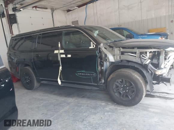 ✅ 2024 Jeep Wagoneer • VIN: 1C4SJSAP0RS153850 • Lot: 42557770. Listed on IAAI with 2,165 mi. Free auction sales archive from the USA and detailed vehicle history report at DreamBid. Image 13.