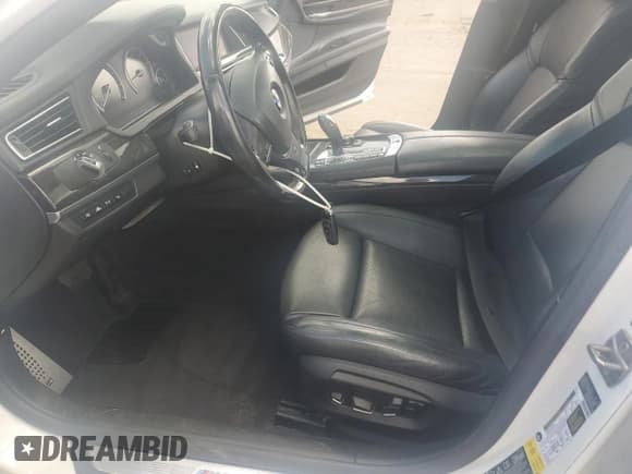 ✅ 2013 BMW 7 Series 750Li xDrive • VIN: WBAYF8C54DDE59165 • Lot: 70009505. Wystawiony na Copart z przebiegiem 230 903 mil. Bezpłatny archiwum sprzedaży aukcyjnych z USA i szczegółowy raport historii pojazdu na DreamBid. Zdjęcie 7.