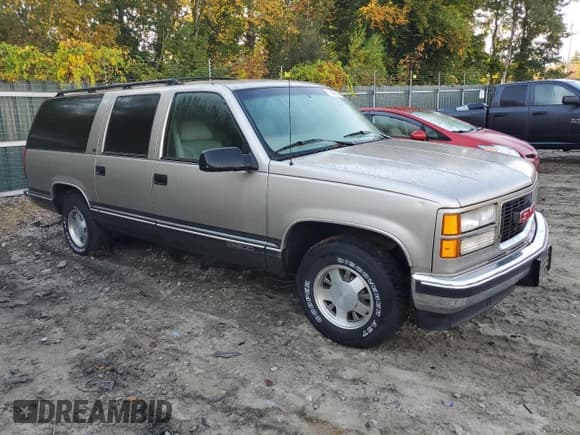 ✅ 1999 GMC Suburban • VIN: 3GKEC16R4XG536985 • Lot: 73421824. Listed on Copart with 181,327 mi. Free auction sales archive from the USA and detailed vehicle history report at DreamBid. Image 4.