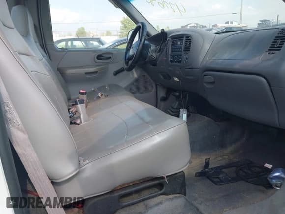 ✅ 1999 Ford F-250 • VIN: 1FTPF28W2XNB25385 • Lot: 42768047. Wystawiony na IAAI z przebiegiem Nie podano. Bezpłatny archiwum sprzedaży aukcyjnych z USA i szczegółowy raport historii pojazdu na DreamBid. Zdjęcie 5.