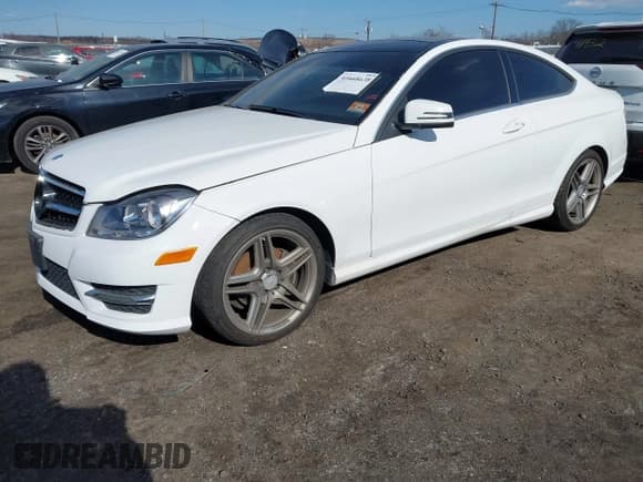✅ 2014 Mercedes-Benz C 250 • VIN: WDDGJ4HB6EG286448 • Lot: 41668638. Wystawiony na IAAI z przebiegiem 93 204 mil. Bezpłatny archiwum sprzedaży aukcyjnych z USA i szczegółowy raport historii pojazdu na DreamBid. Zdjęcie 2.