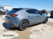 ✅ 2023 Mazda 3 S Premium • VIN: JM1BPAMM6P1622243 • Lot: 57166295. Wystawiony na Copart z przebiegiem 21 436 mil. Bezpłatny archiwum sprzedaży aukcyjnych z USA i szczegółowy raport historii pojazdu na DreamBid. Zdjęcie 3.