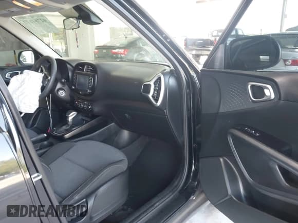 ✅ 2021 Kia Soul S • VIN: KNDJ23AU2M7146348 • Lot: 42784677. Wystawiony na IAAI z przebiegiem 54 291 mil. Bezpłatny archiwum sprzedaży aukcyjnych z USA i szczegółowy raport historii pojazdu na DreamBid. Zdjęcie 5.