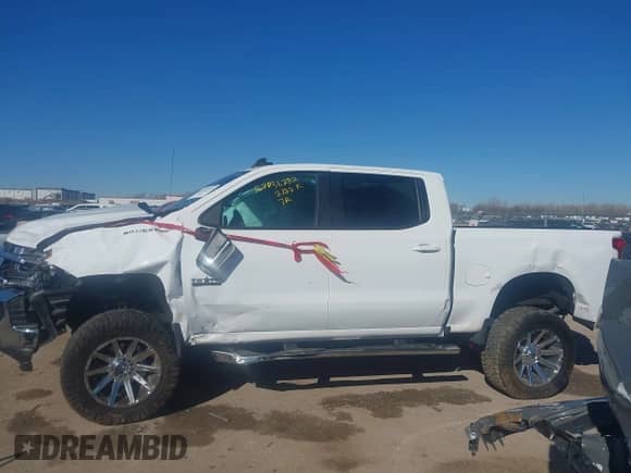 2022 Chevrolet Silverado 1500 LT z VIN 1GCPWCED9NZ194847, wystawiony jako IAAI lot #41697455 z przebiegiem 18 174 mil mil oraz . Historia ofert i sprzedaży dostępna na DreamBid. Obrazek 14.