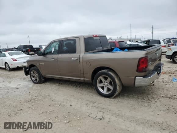 ✅ 2009 Dodge 1500 SLT • VIN: 1D3HB13T09S742898 • Лот: 44740565. Размещён на Copart с пробегом 240 354 миль миль. Получите бесплатный доступ к архиву аукционных продаж из США и посмотрите подробный отчёт об истории автомобиля на DreamBid. Изображение 2.