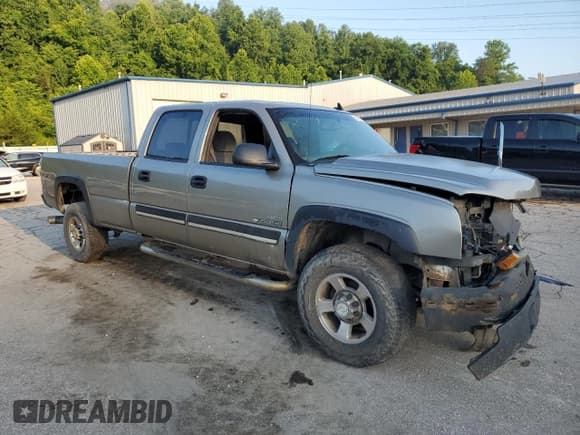 ✅ 2006 Chevrolet Silverado 2500HD LT1 • VIN: 1GCHK23D26F235299 • Лот: 63863735. Опубликован ранее на Copart с пробегом 299 813 миль. Бесплатный доступ к архиву аукционных продаж из США и подробный отчёт об истории автомобиля на DreamBid. Изображение 4.