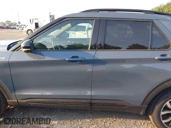 ✅ 2025 Ford Explorer ST-Line • VIN: 1FMUK8KH2SGB09336 • Lot: 42764411. Listed on IAAI with 2,360 mi. Free auction sales archive from the USA and detailed vehicle history report at DreamBid. Image 14.