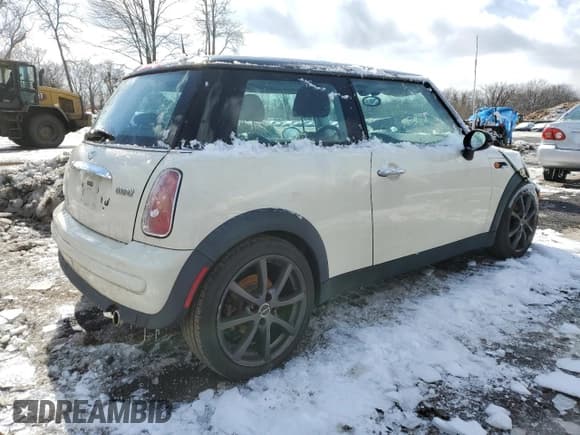 ✅ 2002 MINI Hardtop • VIN: WMWRC334X2TC38342 • Lot: 45706475. Listed on Copart with 107,735 mi. Free auction sales archive from the USA and detailed vehicle history report at DreamBid. Image 3.