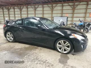 ✅ 2010 Hyundai Genesis Coupe • VIN: KMHHT6KD8AU015977 • Lot: 45549525. Wystawiony na Copart z przebiegiem 150 098 mil. Bezpłatny archiwum sprzedaży aukcyjnych z USA i szczegółowy raport historii pojazdu na DreamBid. Zdjęcie 4.